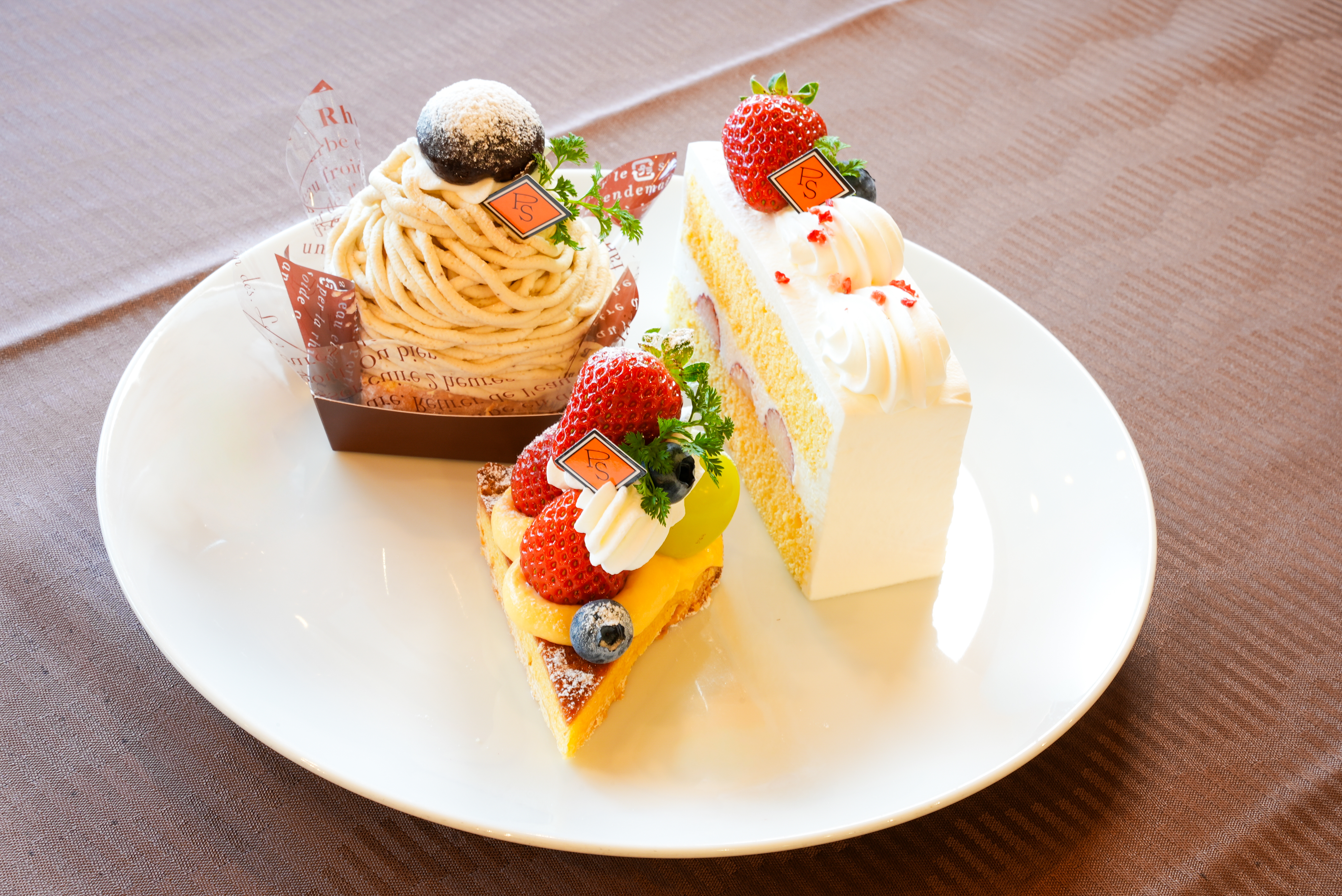 下松市のカフェ・プティスリールのケーキ